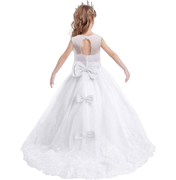 Wenige Einzelstücke: Traumkleid - vielschichtig, mit Glitzer. Weiss oder Weiss-Crème, mit kleiner Schleppe