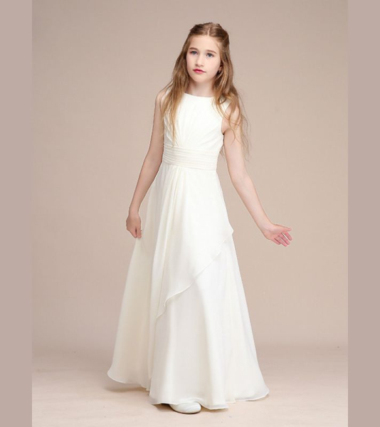 Sehr elegantes langes Kleid mit schönen Details, softweiss mit gerafftem Taillenband zum binden