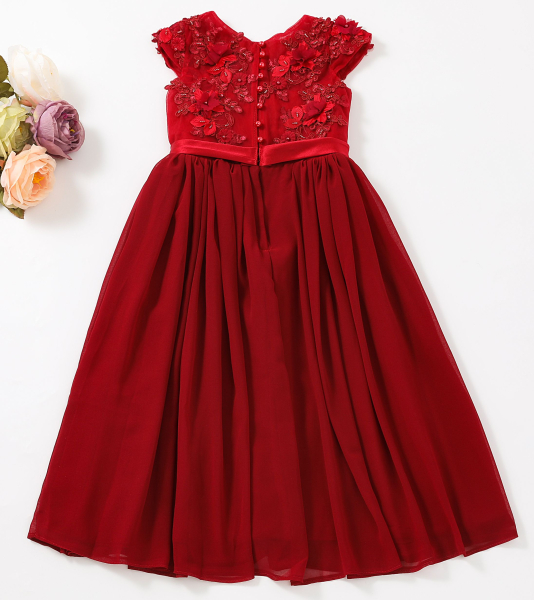 4 Farben: Zauberhaftes, langes Kleid mit zarten Blüten-Applikationen und mehrlagigem, weichen Chiffonrock - ein Traum!