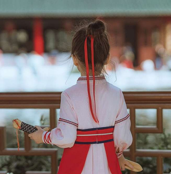 Mulan Kleid - schönes Outfit für coole Heldinnen!