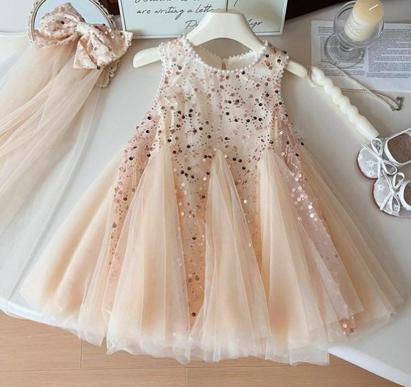 Champagner Traumkleid mit Pailletten, bauschig und soft