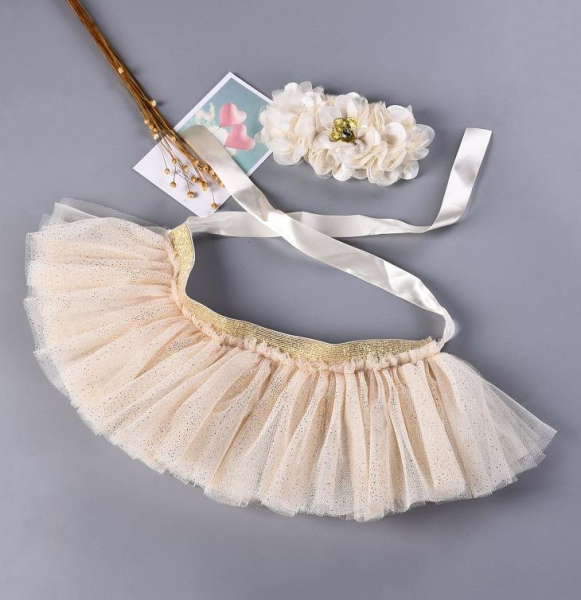 Wunderschön: Newborn Tutu für Babyfotos, zart aus Tüll mit schönen Gold-Details, Set inkl. Haarband