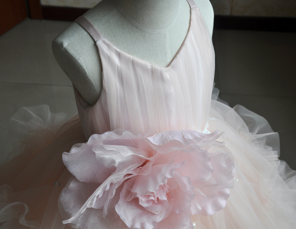 Ein Traumkleid für die Prinzessin! Chiffon-Volumen in zartem Rosa, solange Vorrat