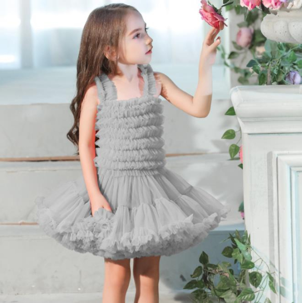 Kuschelweiches Tutu-Kleidchen mit viiiiiielen Rüschen! Solange Vorrat