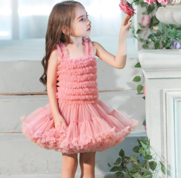 Kuschelweiches Tutu-Kleidchen mit viiiiiielen Rüschen! Solange Vorrat