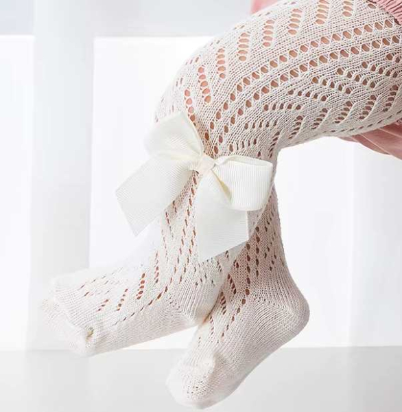 Elegante Strumpfhosen mit hübscher Schleife - einfach perfekt fürs Fest!