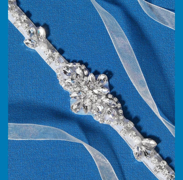 2 Modelle: Elegante Taillenbänder, Brautgürtel aus Strass