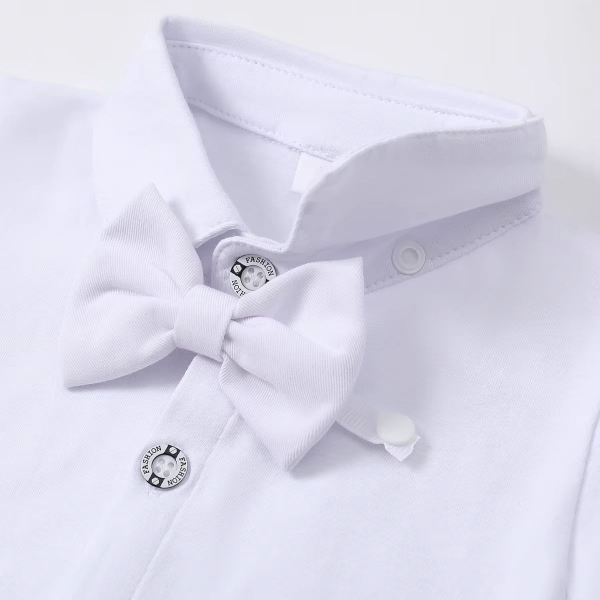 Weisser Taufanzug - komplettes Outfit, elegant und stilsicher mit Weste und Fliege