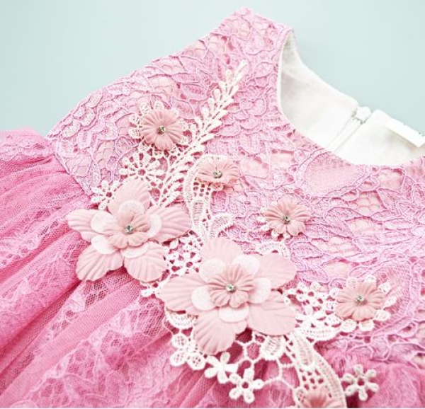 2 Farben: Elegantes Festkleid, mit Blüten und Spitzen in Rosa oder Altrosa - solange Vorrat!