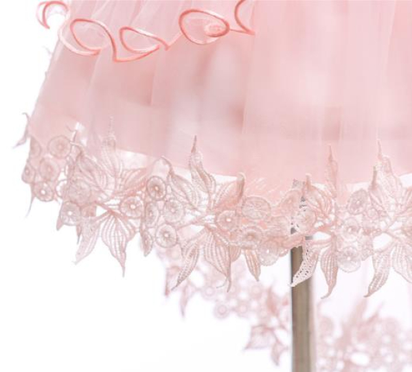 2 Farben: Traumkleid mit zarter kleiner Schleppe, weiss oder rosa, solange Vorrat