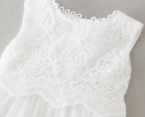 Elegantes langes Taufkleid - langärmlig oder ärmellos und wunderschön klassisch mit weichen Spitzen