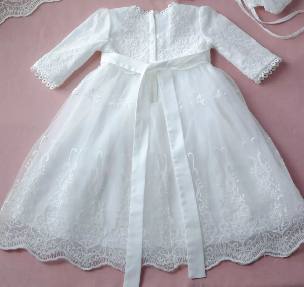 Elegantes langes Taufkleid - langärmlig oder ärmellos und wunderschön klassisch mit weichen Spitzen