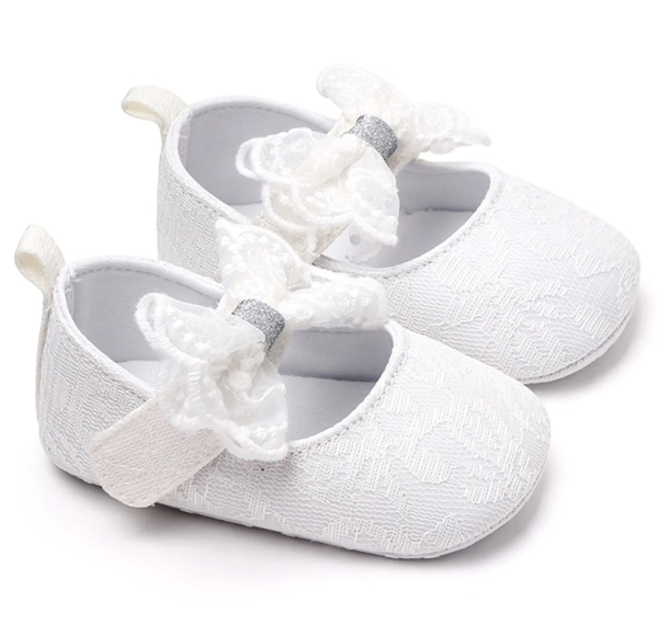 Elegante Taufschuhe Baby-Ballerinas mit Schleife, in der Mitte in dezentem, mattem Silber-Glanz