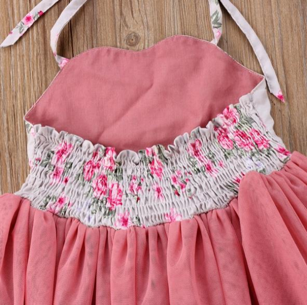 Romantisches Mädchenkleid mit viel Tüll und Blumendruck