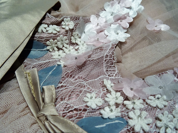 Traumkleid Tüll und Spitzen - ganz edel, Grössen 92 und 98